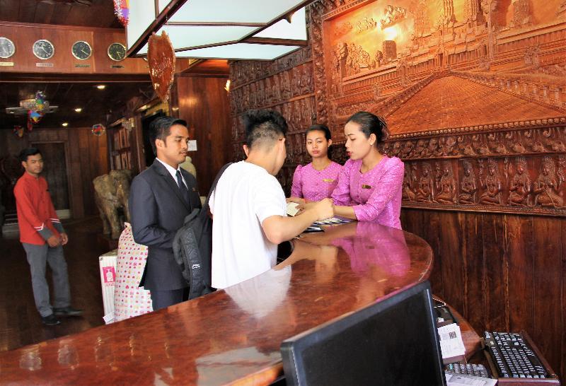 Ta Prohm & 4*