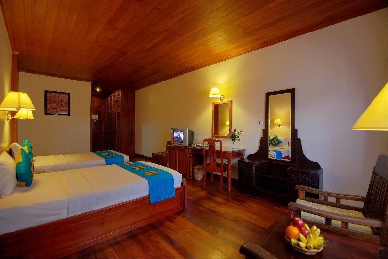 Ta Prohm & 4*